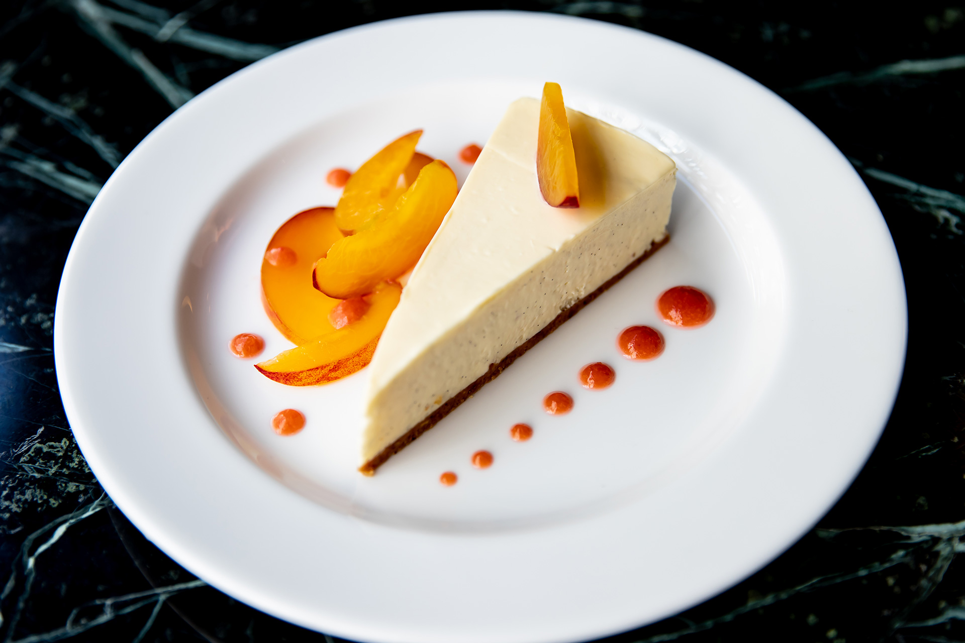 vanilla-cheesecake-with-peach